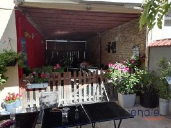 IMMEUBLE DE RAPPORT! PLEIN CENTRE VILLE :BAR ET RESTAURANT AVEC LOCATAIRE OCCUPANT!!