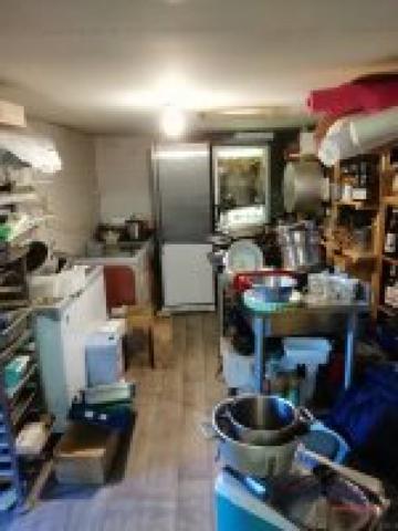 IMMEUBLE DE RAPPORT! PLEIN CENTRE VILLE :BAR ET RESTAURANT AVEC LOCATAIRE OCCUPANT!!