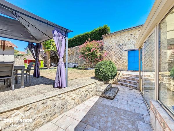 Maison en pierre avec jardin et dépendances – 3 chambres – toiture récente – Saint-Jean-de-Thouars (79100) – proche Thouars