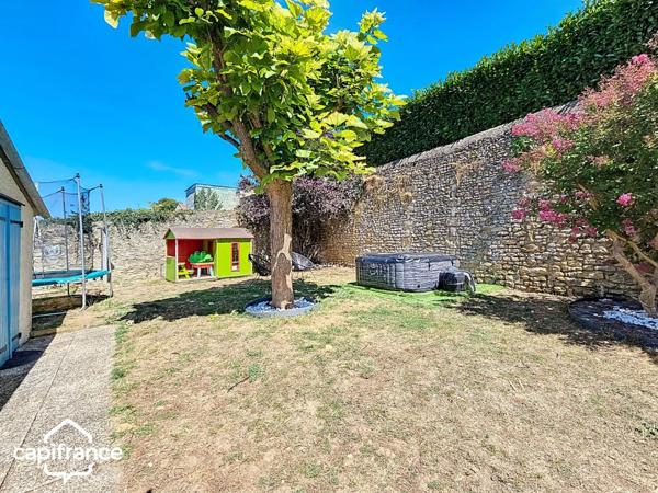 Maison en pierre avec jardin et dépendances – 3 chambres – toiture récente – Saint-Jean-de-Thouars (79100) – proche Thouars