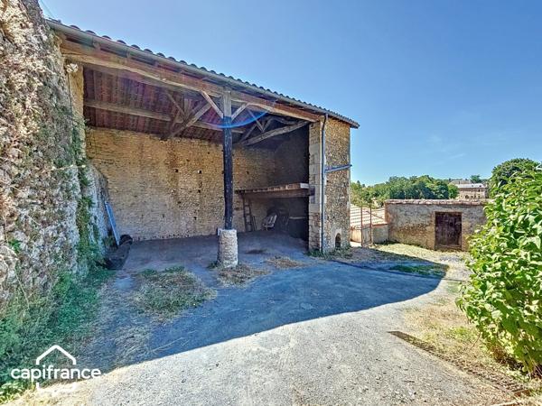 Maison en pierre avec jardin et dépendances – 3 chambres – toiture récente – Saint-Jean-de-Thouars (79100) – proche Thouars