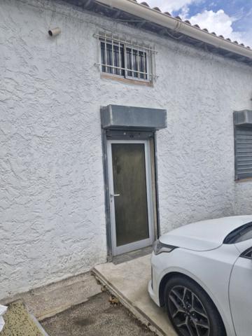 LOCAL PROFESSIONNEL SOLLIES VILLE 134 M²