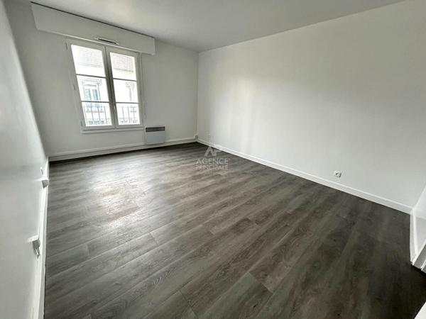 Appartement 3 pièce(s) 69 m2 POISSY 336 900 € **  - Référence  9014