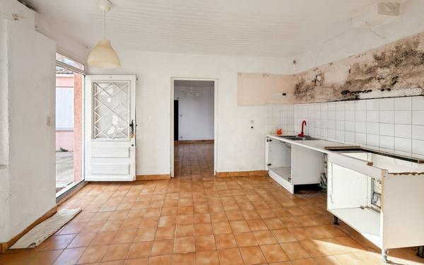 Maison à vendre    6 pièces •  Vias