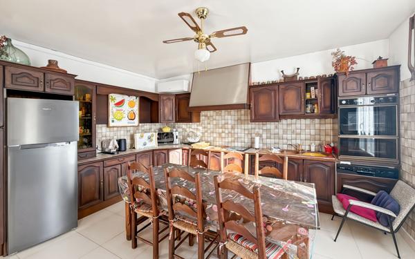 Maison à vendre    6 pièces •  Vias