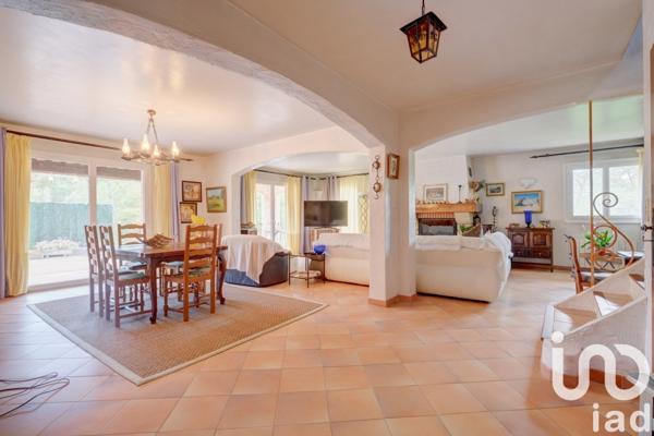 Maison 4 pièces de 150 m² à La Roquette-sur-Siagne (06550)