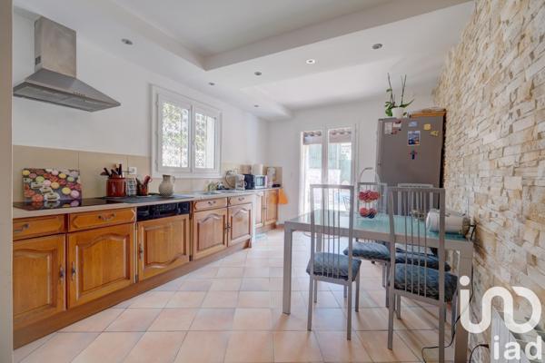 Maison 4 pièces de 150 m² à La Roquette-sur-Siagne (06550)