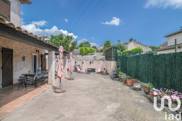 Maison 4 pièces de 150 m² à La Roquette-sur-Siagne (06550)