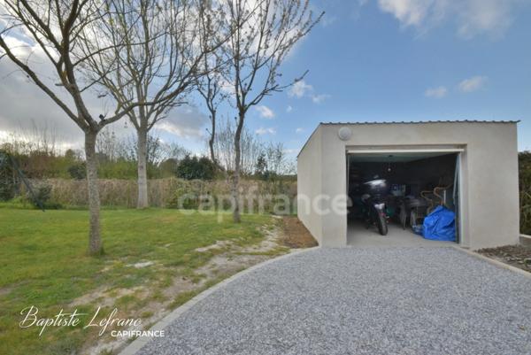 Maison familiale de plain-pied - 6 pièces - 106 m² à JARZÉ