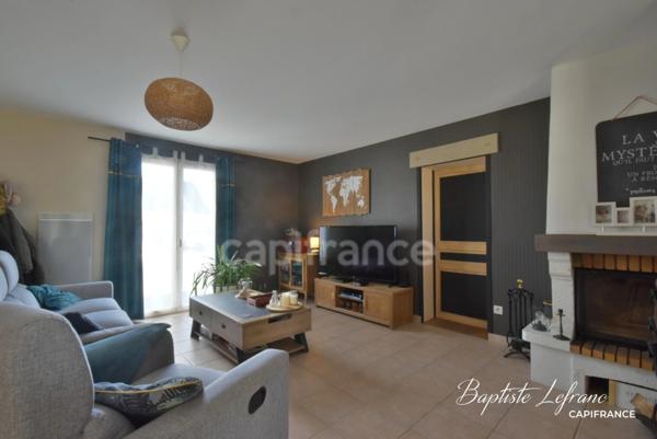 Maison familiale de plain-pied - 6 pièces - 106 m² à JARZÉ