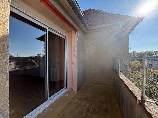 Appartement 3 chambres à Laval - 2 balcons - Grenier - Garage