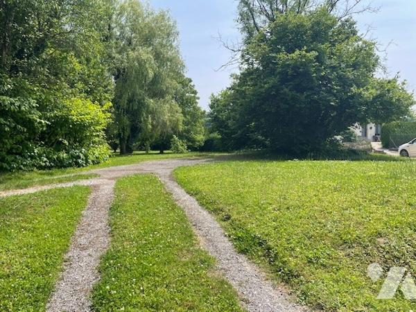 Maison d'habitation deux chambres sur une parcelle de 2143 m²