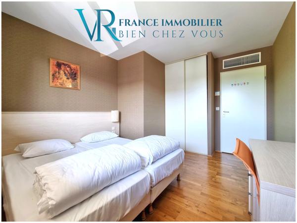 Divonne-les-Bains (01220) APPARTEMENT 3 PIECES (T3) DUPLEX 74 M² – MEUBLÉ & HORS BAIL COMMERCIAL