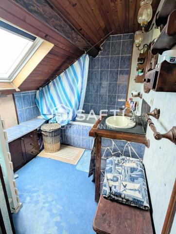 Longère 130 m², 5 pièces, puits, dépendances.