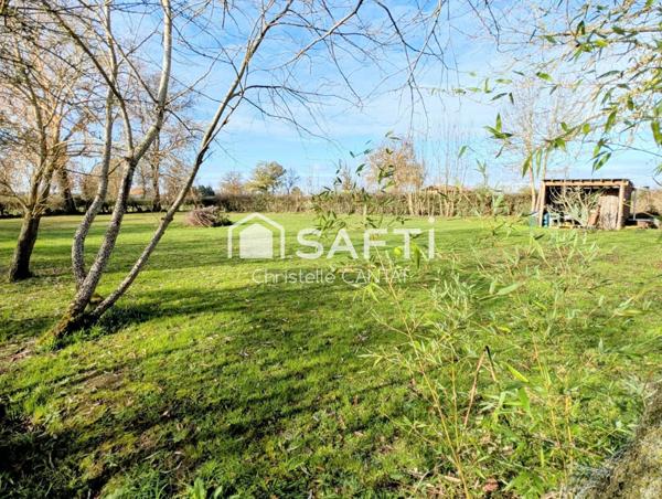 Longère 130 m², 5 pièces, puits, dépendances.