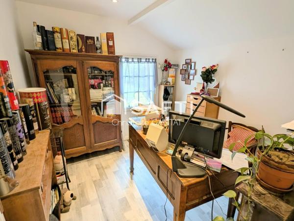 Longère 130 m², 5 pièces, puits, dépendances.