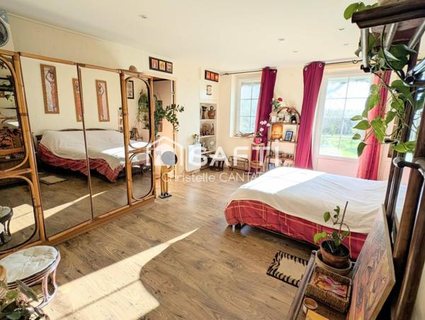 Longère 130 m², 5 pièces, puits, dépendances.