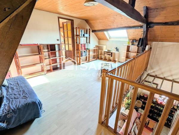 Longère 130 m², 5 pièces, puits, dépendances.