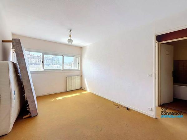 Joli T3/4 avec terrasse - Dernier étage - Plein SUD et vue dégagée/BELLE DE MAI - RUE LEVAT