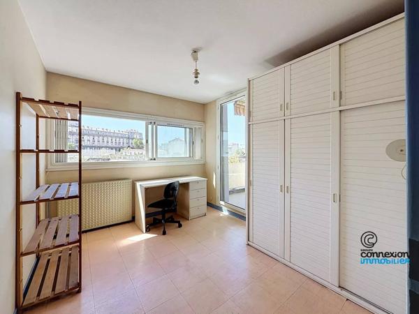 Joli T3/4 avec terrasse - Dernier étage - Plein SUD et vue dégagée/BELLE DE MAI - RUE LEVAT