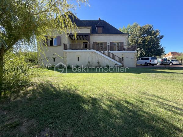 LALINDE – Belle propriété de 200 m² + 150 m² habitable de sous-sol sur 3 128 m² de terrain constructibles, au calme et proche des commerces.
À seulement 5 minutes à pied des commerces, découvrez cette belle propriété offrant de beaux volumes, un environnement calme et un remarquable potentiel d’évolution.
Implantée sur un terrain clos de 3 128 m², cette maison développe environ 200 m² habitables, auxquels s’ajoutent 150 m² de sous-sol. Elle bénéficie de deux accès indépendants, un véritable atout pour profiter pleinement de la propriété et envisager différents projets.
Vous accédez à l’habitation par une grande terrasse offrant une vue dégagée. L’entrée dessert un vaste salon/séjour lumineux de 44 m² avec une cheminée tubée, une cuisine indépendante entièrement équipée, avec son espace repas de 21 m², ainsi que d’un cellier de 8 m².
Ce niveau propose un espace nuit parfaitement préservé, offrant une réelle intimité. Il comprend une grande chambre de 16 m², une salle de bains, un WC indépendant et de nombreux placards.
À l’étage, accessible par un magnifique escalier en bois, vous découvrirez un grand bureau, un débarras, deux belles chambres, un dressing, une salle de bains et un WC indépendant. Cet étage offre de beaux volumes et de nombreuses possibilités d'aménagement selon les besoins de chacun.
Un sous-sol aux multiples possibilités.
Le sous-sol, d’une superficie d’environ 150 m², bénéficie d’une belle hauteur sous plafond et constitue un véritable espace supplémentaire.
Il se compose notamment d’un garage, d’un atelier, d’un bûcher, d’une cave, d’une cuisine d’été, ainsi que de plusieurs autres espaces pouvant être aménagés et utilisés selon vos projets : stockage, bricolage, loisirs, salle de sport ou autres besoins.
Un terrain rare et à fort potentiel
À l’extérieur, vous profiterez d’un terrain entièrement clos, soigneusement aménagé et parfaitement entretenu, agrémenté d’arbres fruitiers et d’une truffière.
Autre atout majeur : l’intégralité de la parcelle est constructible. Son second accès indépendant permet d’envisager la réalisation de nouvelles constructions et offre la possibilité de les raccorder au réseau d’assainissement collectif.
Cette configuration ouvre ainsi de nombreuses perspectives : projet familial, construction supplémentaire, création d’un logement indépendant ou encore valorisation d’une partie du terrain, sous réserve des autorisations d’urbanisme applicables.
Des équipements confortables
La maison bénéficie notamment des équipements suivants :
Portail motorisé
Adoucisseur d’eau
Pompe à chaleur assurant le chauffage par radiateurs et la production d’eau chaude
Menuiseries PVC double vitrage de qualité, installées par un entrepreneur local réputé
Une cheminée tubée 
À noter : l’assainissement individuel actuellement en place est non conforme.
Un emplacement privilégié
Située dans un environnement calme, tout en étant à seulement 5 minutes à pied des commerces de Lalinde, cette propriété en parfait état, avec ses 200 m² habitables, son sous-sol de 150 m², son vaste terrain clos et constructible, ses deux accès indépendants et son potentiel d’évolution, offre de nombreuses possibilités pour un projet de vie ou un investissement patrimonial.
Visite 7 jours sur 7. Collaboration entre professionnels de l'immobilier, bienvenue.

LALINDE – Beautiful property of 200 m2 + 150 m2 basement on 3 128 m2 buildable, quiet and close to shops.
Just 5 minutes walk from the shops, discover this beautiful property offering beautiful volumes, a quiet environment and a remarkable potential for development.
Implanted on a closed ground of 3 128 m 2, this house develops approximately 200 m 2 habitable, to which are added 150 m 2 of basement. It has two independent access, a real asset to take full advantage of the property and consider different projects.
You access the house by a large terrace with an unobstructed view. The entrance serves a large bright living room/ stay of 44 m 2 with a chimney tubed, an independent kitchen entirely equipped, with its space meal of 21 m 2, as well as a cellar of 8 m 2.
This level offers a perfectly preserved sleeping area, offering real privacy. It includes a large bedroom of 16 m 2, a bathroom, a separate toilet and many closets.
Upstairs, accessible by a magnificent wooden staircase, you will discover a large office, a storage room, two beautiful bedrooms, a dressing room, a bathroom and a separate toilet. This floor offers beautiful volumes and many possibilities of development according to the needs of each one.
A basement with multiple possibilities.
The basement, with an area of about 150 m 2, has a high ceiling and is a real additional space.
It consists in particular of a garage, a workshop, a pyre, a cellar, a summer kitchen, as well as several other spaces that can be arranged and used according to your projects: storage, DIY, leisure, gym or other needs.
A rare land with strong potential
Outside, you will enjoy a fully enclosed land, carefully landscaped and perfectly maintained, decorated with fruit trees and a truffle.
Another major advantage: the entire plot is constructible. Its second independent access makes it possible to consider the construction of new constructions and offers the possibility of connecting them to the collective sewerage network.
This configuration thus opens up many opportunities: family project, additional construction, creation of an independent dwelling or even the development of part of the land, subject to the applicable urban planning permits.
Comfortable equipment
The house benefits in particular from the following facilities:
Motorized gate
Water softener
Heat pump for radiator heating and hot water production
Quality double-glazed PVC joinery, installed by a reputable local contractor
A tubular fireplace 
Note: the individual sanitation currently in place is non-compliant.
A privileged location
Located in a quiet environment, while being only 5 minutes walk from the shops of Lalinde, this property in perfect condition, with its 200 m2 living space, its basement of 150 m 2, its vast enclosed and building land, its two independent access and its potential for development, offers many possibilities for a life project or a heritage investment.
Visit 7 days a week. Collaboration between real estate professionals, welcome.