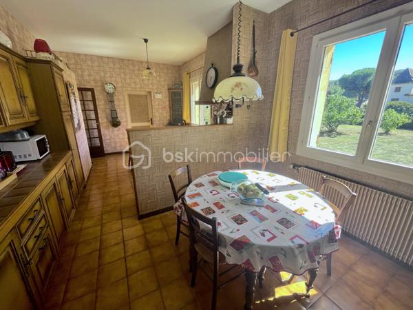 LALINDE – Belle propriété de 200 m² + 150 m² habitable de sous-sol sur 3 128 m² de terrain constructibles, au calme et proche des commerces.
À seulement 5 minutes à pied des commerces, découvrez cette belle propriété offrant de beaux volumes, un environnement calme et un remarquable potentiel d’évolution.
Implantée sur un terrain clos de 3 128 m², cette maison développe environ 200 m² habitables, auxquels s’ajoutent 150 m² de sous-sol. Elle bénéficie de deux accès indépendants, un véritable atout pour profiter pleinement de la propriété et envisager différents projets.
Vous accédez à l’habitation par une grande terrasse offrant une vue dégagée. L’entrée dessert un vaste salon/séjour lumineux de 44 m² avec une cheminée tubée, une cuisine indépendante entièrement équipée, avec son espace repas de 21 m², ainsi que d’un cellier de 8 m².
Ce niveau propose un espace nuit parfaitement préservé, offrant une réelle intimité. Il comprend une grande chambre de 16 m², une salle de bains, un WC indépendant et de nombreux placards.
À l’étage, accessible par un magnifique escalier en bois, vous découvrirez un grand bureau, un débarras, deux belles chambres, un dressing, une salle de bains et un WC indépendant. Cet étage offre de beaux volumes et de nombreuses possibilités d'aménagement selon les besoins de chacun.
Un sous-sol aux multiples possibilités.
Le sous-sol, d’une superficie d’environ 150 m², bénéficie d’une belle hauteur sous plafond et constitue un véritable espace supplémentaire.
Il se compose notamment d’un garage, d’un atelier, d’un bûcher, d’une cave, d’une cuisine d’été, ainsi que de plusieurs autres espaces pouvant être aménagés et utilisés selon vos projets : stockage, bricolage, loisirs, salle de sport ou autres besoins.
Un terrain rare et à fort potentiel
À l’extérieur, vous profiterez d’un terrain entièrement clos, soigneusement aménagé et parfaitement entretenu, agrémenté d’arbres fruitiers et d’une truffière.
Autre atout majeur : l’intégralité de la parcelle est constructible. Son second accès indépendant permet d’envisager la réalisation de nouvelles constructions et offre la possibilité de les raccorder au réseau d’assainissement collectif.
Cette configuration ouvre ainsi de nombreuses perspectives : projet familial, construction supplémentaire, création d’un logement indépendant ou encore valorisation d’une partie du terrain, sous réserve des autorisations d’urbanisme applicables.
Des équipements confortables
La maison bénéficie notamment des équipements suivants :
Portail motorisé
Adoucisseur d’eau
Pompe à chaleur assurant le chauffage par radiateurs et la production d’eau chaude
Menuiseries PVC double vitrage de qualité, installées par un entrepreneur local réputé
Une cheminée tubée 
À noter : l’assainissement individuel actuellement en place est non conforme.
Un emplacement privilégié
Située dans un environnement calme, tout en étant à seulement 5 minutes à pied des commerces de Lalinde, cette propriété en parfait état, avec ses 200 m² habitables, son sous-sol de 150 m², son vaste terrain clos et constructible, ses deux accès indépendants et son potentiel d’évolution, offre de nombreuses possibilités pour un projet de vie ou un investissement patrimonial.
Visite 7 jours sur 7. Collaboration entre professionnels de l'immobilier, bienvenue.

LALINDE – Beautiful property of 200 m2 + 150 m2 basement on 3 128 m2 buildable, quiet and close to shops.
Just 5 minutes walk from the shops, discover this beautiful property offering beautiful volumes, a quiet environment and a remarkable potential for development.
Implanted on a closed ground of 3 128 m 2, this house develops approximately 200 m 2 habitable, to which are added 150 m 2 of basement. It has two independent access, a real asset to take full advantage of the property and consider different projects.
You access the house by a large terrace with an unobstructed view. The entrance serves a large bright living room/ stay of 44 m 2 with a chimney tubed, an independent kitchen entirely equipped, with its space meal of 21 m 2, as well as a cellar of 8 m 2.
This level offers a perfectly preserved sleeping area, offering real privacy. It includes a large bedroom of 16 m 2, a bathroom, a separate toilet and many closets.
Upstairs, accessible by a magnificent wooden staircase, you will discover a large office, a storage room, two beautiful bedrooms, a dressing room, a bathroom and a separate toilet. This floor offers beautiful volumes and many possibilities of development according to the needs of each one.
A basement with multiple possibilities.
The basement, with an area of about 150 m 2, has a high ceiling and is a real additional space.
It consists in particular of a garage, a workshop, a pyre, a cellar, a summer kitchen, as well as several other spaces that can be arranged and used according to your projects: storage, DIY, leisure, gym or other needs.
A rare land with strong potential
Outside, you will enjoy a fully enclosed land, carefully landscaped and perfectly maintained, decorated with fruit trees and a truffle.
Another major advantage: the entire plot is constructible. Its second independent access makes it possible to consider the construction of new constructions and offers the possibility of connecting them to the collective sewerage network.
This configuration thus opens up many opportunities: family project, additional construction, creation of an independent dwelling or even the development of part of the land, subject to the applicable urban planning permits.
Comfortable equipment
The house benefits in particular from the following facilities:
Motorized gate
Water softener
Heat pump for radiator heating and hot water production
Quality double-glazed PVC joinery, installed by a reputable local contractor
A tubular fireplace 
Note: the individual sanitation currently in place is non-compliant.
A privileged location
Located in a quiet environment, while being only 5 minutes walk from the shops of Lalinde, this property in perfect condition, with its 200 m2 living space, its basement of 150 m 2, its vast enclosed and building land, its two independent access and its potential for development, offers many possibilities for a life project or a heritage investment.
Visit 7 days a week. Collaboration between real estate professionals, welcome.