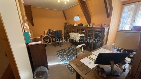 LALINDE – Belle propriété de 200 m² + 150 m² habitable de sous-sol sur 3 128 m² de terrain constructibles, au calme et proche des commerces.
À seulement 5 minutes à pied des commerces, découvrez cette belle propriété offrant de beaux volumes, un environnement calme et un remarquable potentiel d’évolution.
Implantée sur un terrain clos de 3 128 m², cette maison développe environ 200 m² habitables, auxquels s’ajoutent 150 m² de sous-sol. Elle bénéficie de deux accès indépendants, un véritable atout pour profiter pleinement de la propriété et envisager différents projets.
Vous accédez à l’habitation par une grande terrasse offrant une vue dégagée. L’entrée dessert un vaste salon/séjour lumineux de 44 m² avec une cheminée tubée, une cuisine indépendante entièrement équipée, avec son espace repas de 21 m², ainsi que d’un cellier de 8 m².
Ce niveau propose un espace nuit parfaitement préservé, offrant une réelle intimité. Il comprend une grande chambre de 16 m², une salle de bains, un WC indépendant et de nombreux placards.
À l’étage, accessible par un magnifique escalier en bois, vous découvrirez un grand bureau, un débarras, deux belles chambres, un dressing, une salle de bains et un WC indépendant. Cet étage offre de beaux volumes et de nombreuses possibilités d'aménagement selon les besoins de chacun.
Un sous-sol aux multiples possibilités.
Le sous-sol, d’une superficie d’environ 150 m², bénéficie d’une belle hauteur sous plafond et constitue un véritable espace supplémentaire.
Il se compose notamment d’un garage, d’un atelier, d’un bûcher, d’une cave, d’une cuisine d’été, ainsi que de plusieurs autres espaces pouvant être aménagés et utilisés selon vos projets : stockage, bricolage, loisirs, salle de sport ou autres besoins.
Un terrain rare et à fort potentiel
À l’extérieur, vous profiterez d’un terrain entièrement clos, soigneusement aménagé et parfaitement entretenu, agrémenté d’arbres fruitiers et d’une truffière.
Autre atout majeur : l’intégralité de la parcelle est constructible. Son second accès indépendant permet d’envisager la réalisation de nouvelles constructions et offre la possibilité de les raccorder au réseau d’assainissement collectif.
Cette configuration ouvre ainsi de nombreuses perspectives : projet familial, construction supplémentaire, création d’un logement indépendant ou encore valorisation d’une partie du terrain, sous réserve des autorisations d’urbanisme applicables.
Des équipements confortables
La maison bénéficie notamment des équipements suivants :
Portail motorisé
Adoucisseur d’eau
Pompe à chaleur assurant le chauffage par radiateurs et la production d’eau chaude
Menuiseries PVC double vitrage de qualité, installées par un entrepreneur local réputé
Une cheminée tubée 
À noter : l’assainissement individuel actuellement en place est non conforme.
Un emplacement privilégié
Située dans un environnement calme, tout en étant à seulement 5 minutes à pied des commerces de Lalinde, cette propriété en parfait état, avec ses 200 m² habitables, son sous-sol de 150 m², son vaste terrain clos et constructible, ses deux accès indépendants et son potentiel d’évolution, offre de nombreuses possibilités pour un projet de vie ou un investissement patrimonial.
Visite 7 jours sur 7. Collaboration entre professionnels de l'immobilier, bienvenue.

LALINDE – Beautiful property of 200 m2 + 150 m2 basement on 3 128 m2 buildable, quiet and close to shops.
Just 5 minutes walk from the shops, discover this beautiful property offering beautiful volumes, a quiet environment and a remarkable potential for development.
Implanted on a closed ground of 3 128 m 2, this house develops approximately 200 m 2 habitable, to which are added 150 m 2 of basement. It has two independent access, a real asset to take full advantage of the property and consider different projects.
You access the house by a large terrace with an unobstructed view. The entrance serves a large bright living room/ stay of 44 m 2 with a chimney tubed, an independent kitchen entirely equipped, with its space meal of 21 m 2, as well as a cellar of 8 m 2.
This level offers a perfectly preserved sleeping area, offering real privacy. It includes a large bedroom of 16 m 2, a bathroom, a separate toilet and many closets.
Upstairs, accessible by a magnificent wooden staircase, you will discover a large office, a storage room, two beautiful bedrooms, a dressing room, a bathroom and a separate toilet. This floor offers beautiful volumes and many possibilities of development according to the needs of each one.
A basement with multiple possibilities.
The basement, with an area of about 150 m 2, has a high ceiling and is a real additional space.
It consists in particular of a garage, a workshop, a pyre, a cellar, a summer kitchen, as well as several other spaces that can be arranged and used according to your projects: storage, DIY, leisure, gym or other needs.
A rare land with strong potential
Outside, you will enjoy a fully enclosed land, carefully landscaped and perfectly maintained, decorated with fruit trees and a truffle.
Another major advantage: the entire plot is constructible. Its second independent access makes it possible to consider the construction of new constructions and offers the possibility of connecting them to the collective sewerage network.
This configuration thus opens up many opportunities: family project, additional construction, creation of an independent dwelling or even the development of part of the land, subject to the applicable urban planning permits.
Comfortable equipment
The house benefits in particular from the following facilities:
Motorized gate
Water softener
Heat pump for radiator heating and hot water production
Quality double-glazed PVC joinery, installed by a reputable local contractor
A tubular fireplace 
Note: the individual sanitation currently in place is non-compliant.
A privileged location
Located in a quiet environment, while being only 5 minutes walk from the shops of Lalinde, this property in perfect condition, with its 200 m2 living space, its basement of 150 m 2, its vast enclosed and building land, its two independent access and its potential for development, offers many possibilities for a life project or a heritage investment.
Visit 7 days a week. Collaboration between real estate professionals, welcome.