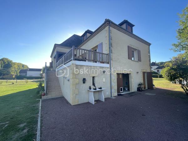 LALINDE – Belle propriété de 200 m² + 150 m² habitable de sous-sol sur 3 128 m² de terrain constructibles, au calme et proche des commerces.
À seulement 5 minutes à pied des commerces, découvrez cette belle propriété offrant de beaux volumes, un environnement calme et un remarquable potentiel d’évolution.
Implantée sur un terrain clos de 3 128 m², cette maison développe environ 200 m² habitables, auxquels s’ajoutent 150 m² de sous-sol. Elle bénéficie de deux accès indépendants, un véritable atout pour profiter pleinement de la propriété et envisager différents projets.
Vous accédez à l’habitation par une grande terrasse offrant une vue dégagée. L’entrée dessert un vaste salon/séjour lumineux de 44 m² avec une cheminée tubée, une cuisine indépendante entièrement équipée, avec son espace repas de 21 m², ainsi que d’un cellier de 8 m².
Ce niveau propose un espace nuit parfaitement préservé, offrant une réelle intimité. Il comprend une grande chambre de 16 m², une salle de bains, un WC indépendant et de nombreux placards.
À l’étage, accessible par un magnifique escalier en bois, vous découvrirez un grand bureau, un débarras, deux belles chambres, un dressing, une salle de bains et un WC indépendant. Cet étage offre de beaux volumes et de nombreuses possibilités d'aménagement selon les besoins de chacun.
Un sous-sol aux multiples possibilités.
Le sous-sol, d’une superficie d’environ 150 m², bénéficie d’une belle hauteur sous plafond et constitue un véritable espace supplémentaire.
Il se compose notamment d’un garage, d’un atelier, d’un bûcher, d’une cave, d’une cuisine d’été, ainsi que de plusieurs autres espaces pouvant être aménagés et utilisés selon vos projets : stockage, bricolage, loisirs, salle de sport ou autres besoins.
Un terrain rare et à fort potentiel
À l’extérieur, vous profiterez d’un terrain entièrement clos, soigneusement aménagé et parfaitement entretenu, agrémenté d’arbres fruitiers et d’une truffière.
Autre atout majeur : l’intégralité de la parcelle est constructible. Son second accès indépendant permet d’envisager la réalisation de nouvelles constructions et offre la possibilité de les raccorder au réseau d’assainissement collectif.
Cette configuration ouvre ainsi de nombreuses perspectives : projet familial, construction supplémentaire, création d’un logement indépendant ou encore valorisation d’une partie du terrain, sous réserve des autorisations d’urbanisme applicables.
Des équipements confortables
La maison bénéficie notamment des équipements suivants :
Portail motorisé
Adoucisseur d’eau
Pompe à chaleur assurant le chauffage par radiateurs et la production d’eau chaude
Menuiseries PVC double vitrage de qualité, installées par un entrepreneur local réputé
Une cheminée tubée 
À noter : l’assainissement individuel actuellement en place est non conforme.
Un emplacement privilégié
Située dans un environnement calme, tout en étant à seulement 5 minutes à pied des commerces de Lalinde, cette propriété en parfait état, avec ses 200 m² habitables, son sous-sol de 150 m², son vaste terrain clos et constructible, ses deux accès indépendants et son potentiel d’évolution, offre de nombreuses possibilités pour un projet de vie ou un investissement patrimonial.
Visite 7 jours sur 7. Collaboration entre professionnels de l'immobilier, bienvenue.

LALINDE – Beautiful property of 200 m2 + 150 m2 basement on 3 128 m2 buildable, quiet and close to shops.
Just 5 minutes walk from the shops, discover this beautiful property offering beautiful volumes, a quiet environment and a remarkable potential for development.
Implanted on a closed ground of 3 128 m 2, this house develops approximately 200 m 2 habitable, to which are added 150 m 2 of basement. It has two independent access, a real asset to take full advantage of the property and consider different projects.
You access the house by a large terrace with an unobstructed view. The entrance serves a large bright living room/ stay of 44 m 2 with a chimney tubed, an independent kitchen entirely equipped, with its space meal of 21 m 2, as well as a cellar of 8 m 2.
This level offers a perfectly preserved sleeping area, offering real privacy. It includes a large bedroom of 16 m 2, a bathroom, a separate toilet and many closets.
Upstairs, accessible by a magnificent wooden staircase, you will discover a large office, a storage room, two beautiful bedrooms, a dressing room, a bathroom and a separate toilet. This floor offers beautiful volumes and many possibilities of development according to the needs of each one.
A basement with multiple possibilities.
The basement, with an area of about 150 m 2, has a high ceiling and is a real additional space.
It consists in particular of a garage, a workshop, a pyre, a cellar, a summer kitchen, as well as several other spaces that can be arranged and used according to your projects: storage, DIY, leisure, gym or other needs.
A rare land with strong potential
Outside, you will enjoy a fully enclosed land, carefully landscaped and perfectly maintained, decorated with fruit trees and a truffle.
Another major advantage: the entire plot is constructible. Its second independent access makes it possible to consider the construction of new constructions and offers the possibility of connecting them to the collective sewerage network.
This configuration thus opens up many opportunities: family project, additional construction, creation of an independent dwelling or even the development of part of the land, subject to the applicable urban planning permits.
Comfortable equipment
The house benefits in particular from the following facilities:
Motorized gate
Water softener
Heat pump for radiator heating and hot water production
Quality double-glazed PVC joinery, installed by a reputable local contractor
A tubular fireplace 
Note: the individual sanitation currently in place is non-compliant.
A privileged location
Located in a quiet environment, while being only 5 minutes walk from the shops of Lalinde, this property in perfect condition, with its 200 m2 living space, its basement of 150 m 2, its vast enclosed and building land, its two independent access and its potential for development, offers many possibilities for a life project or a heritage investment.
Visit 7 days a week. Collaboration between real estate professionals, welcome.