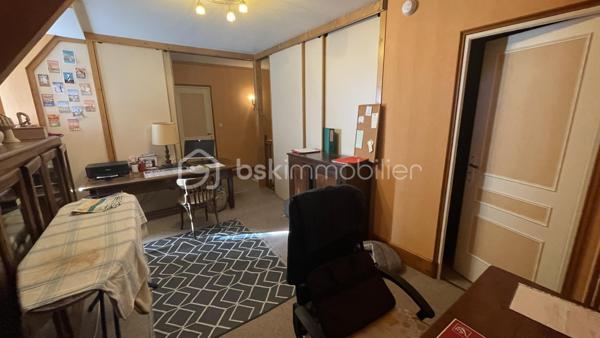 LALINDE – Belle propriété de 200 m² + 150 m² habitable de sous-sol sur 3 128 m² de terrain constructibles, au calme et proche des commerces.
À seulement 5 minutes à pied des commerces, découvrez cette belle propriété offrant de beaux volumes, un environnement calme et un remarquable potentiel d’évolution.
Implantée sur un terrain clos de 3 128 m², cette maison développe environ 200 m² habitables, auxquels s’ajoutent 150 m² de sous-sol. Elle bénéficie de deux accès indépendants, un véritable atout pour profiter pleinement de la propriété et envisager différents projets.
Vous accédez à l’habitation par une grande terrasse offrant une vue dégagée. L’entrée dessert un vaste salon/séjour lumineux de 44 m² avec une cheminée tubée, une cuisine indépendante entièrement équipée, avec son espace repas de 21 m², ainsi que d’un cellier de 8 m².
Ce niveau propose un espace nuit parfaitement préservé, offrant une réelle intimité. Il comprend une grande chambre de 16 m², une salle de bains, un WC indépendant et de nombreux placards.
À l’étage, accessible par un magnifique escalier en bois, vous découvrirez un grand bureau, un débarras, deux belles chambres, un dressing, une salle de bains et un WC indépendant. Cet étage offre de beaux volumes et de nombreuses possibilités d'aménagement selon les besoins de chacun.
Un sous-sol aux multiples possibilités.
Le sous-sol, d’une superficie d’environ 150 m², bénéficie d’une belle hauteur sous plafond et constitue un véritable espace supplémentaire.
Il se compose notamment d’un garage, d’un atelier, d’un bûcher, d’une cave, d’une cuisine d’été, ainsi que de plusieurs autres espaces pouvant être aménagés et utilisés selon vos projets : stockage, bricolage, loisirs, salle de sport ou autres besoins.
Un terrain rare et à fort potentiel
À l’extérieur, vous profiterez d’un terrain entièrement clos, soigneusement aménagé et parfaitement entretenu, agrémenté d’arbres fruitiers et d’une truffière.
Autre atout majeur : l’intégralité de la parcelle est constructible. Son second accès indépendant permet d’envisager la réalisation de nouvelles constructions et offre la possibilité de les raccorder au réseau d’assainissement collectif.
Cette configuration ouvre ainsi de nombreuses perspectives : projet familial, construction supplémentaire, création d’un logement indépendant ou encore valorisation d’une partie du terrain, sous réserve des autorisations d’urbanisme applicables.
Des équipements confortables
La maison bénéficie notamment des équipements suivants :
Portail motorisé
Adoucisseur d’eau
Pompe à chaleur assurant le chauffage par radiateurs et la production d’eau chaude
Menuiseries PVC double vitrage de qualité, installées par un entrepreneur local réputé
Une cheminée tubée 
À noter : l’assainissement individuel actuellement en place est non conforme.
Un emplacement privilégié
Située dans un environnement calme, tout en étant à seulement 5 minutes à pied des commerces de Lalinde, cette propriété en parfait état, avec ses 200 m² habitables, son sous-sol de 150 m², son vaste terrain clos et constructible, ses deux accès indépendants et son potentiel d’évolution, offre de nombreuses possibilités pour un projet de vie ou un investissement patrimonial.
Visite 7 jours sur 7. Collaboration entre professionnels de l'immobilier, bienvenue.

LALINDE – Beautiful property of 200 m2 + 150 m2 basement on 3 128 m2 buildable, quiet and close to shops.
Just 5 minutes walk from the shops, discover this beautiful property offering beautiful volumes, a quiet environment and a remarkable potential for development.
Implanted on a closed ground of 3 128 m 2, this house develops approximately 200 m 2 habitable, to which are added 150 m 2 of basement. It has two independent access, a real asset to take full advantage of the property and consider different projects.
You access the house by a large terrace with an unobstructed view. The entrance serves a large bright living room/ stay of 44 m 2 with a chimney tubed, an independent kitchen entirely equipped, with its space meal of 21 m 2, as well as a cellar of 8 m 2.
This level offers a perfectly preserved sleeping area, offering real privacy. It includes a large bedroom of 16 m 2, a bathroom, a separate toilet and many closets.
Upstairs, accessible by a magnificent wooden staircase, you will discover a large office, a storage room, two beautiful bedrooms, a dressing room, a bathroom and a separate toilet. This floor offers beautiful volumes and many possibilities of development according to the needs of each one.
A basement with multiple possibilities.
The basement, with an area of about 150 m 2, has a high ceiling and is a real additional space.
It consists in particular of a garage, a workshop, a pyre, a cellar, a summer kitchen, as well as several other spaces that can be arranged and used according to your projects: storage, DIY, leisure, gym or other needs.
A rare land with strong potential
Outside, you will enjoy a fully enclosed land, carefully landscaped and perfectly maintained, decorated with fruit trees and a truffle.
Another major advantage: the entire plot is constructible. Its second independent access makes it possible to consider the construction of new constructions and offers the possibility of connecting them to the collective sewerage network.
This configuration thus opens up many opportunities: family project, additional construction, creation of an independent dwelling or even the development of part of the land, subject to the applicable urban planning permits.
Comfortable equipment
The house benefits in particular from the following facilities:
Motorized gate
Water softener
Heat pump for radiator heating and hot water production
Quality double-glazed PVC joinery, installed by a reputable local contractor
A tubular fireplace 
Note: the individual sanitation currently in place is non-compliant.
A privileged location
Located in a quiet environment, while being only 5 minutes walk from the shops of Lalinde, this property in perfect condition, with its 200 m2 living space, its basement of 150 m 2, its vast enclosed and building land, its two independent access and its potential for development, offers many possibilities for a life project or a heritage investment.
Visit 7 days a week. Collaboration between real estate professionals, welcome.