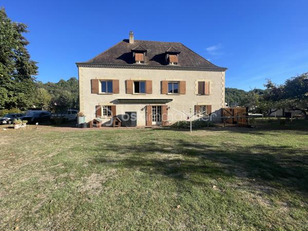 LALINDE – Belle propriété de 200 m² + 150 m² habitable de sous-sol sur 3 128 m² de terrain constructibles, au calme et proche des commerces.
À seulement 5 minutes à pied des commerces, découvrez cette belle propriété offrant de beaux volumes, un environnement calme et un remarquable potentiel d’évolution.
Implantée sur un terrain clos de 3 128 m², cette maison développe environ 200 m² habitables, auxquels s’ajoutent 150 m² de sous-sol. Elle bénéficie de deux accès indépendants, un véritable atout pour profiter pleinement de la propriété et envisager différents projets.
Vous accédez à l’habitation par une grande terrasse offrant une vue dégagée. L’entrée dessert un vaste salon/séjour lumineux de 44 m² avec une cheminée tubée, une cuisine indépendante entièrement équipée, avec son espace repas de 21 m², ainsi que d’un cellier de 8 m².
Ce niveau propose un espace nuit parfaitement préservé, offrant une réelle intimité. Il comprend une grande chambre de 16 m², une salle de bains, un WC indépendant et de nombreux placards.
À l’étage, accessible par un magnifique escalier en bois, vous découvrirez un grand bureau, un débarras, deux belles chambres, un dressing, une salle de bains et un WC indépendant. Cet étage offre de beaux volumes et de nombreuses possibilités d'aménagement selon les besoins de chacun.
Un sous-sol aux multiples possibilités.
Le sous-sol, d’une superficie d’environ 150 m², bénéficie d’une belle hauteur sous plafond et constitue un véritable espace supplémentaire.
Il se compose notamment d’un garage, d’un atelier, d’un bûcher, d’une cave, d’une cuisine d’été, ainsi que de plusieurs autres espaces pouvant être aménagés et utilisés selon vos projets : stockage, bricolage, loisirs, salle de sport ou autres besoins.
Un terrain rare et à fort potentiel
À l’extérieur, vous profiterez d’un terrain entièrement clos, soigneusement aménagé et parfaitement entretenu, agrémenté d’arbres fruitiers et d’une truffière.
Autre atout majeur : l’intégralité de la parcelle est constructible. Son second accès indépendant permet d’envisager la réalisation de nouvelles constructions et offre la possibilité de les raccorder au réseau d’assainissement collectif.
Cette configuration ouvre ainsi de nombreuses perspectives : projet familial, construction supplémentaire, création d’un logement indépendant ou encore valorisation d’une partie du terrain, sous réserve des autorisations d’urbanisme applicables.
Des équipements confortables
La maison bénéficie notamment des équipements suivants :
Portail motorisé
Adoucisseur d’eau
Pompe à chaleur assurant le chauffage par radiateurs et la production d’eau chaude
Menuiseries PVC double vitrage de qualité, installées par un entrepreneur local réputé
Une cheminée tubée 
À noter : l’assainissement individuel actuellement en place est non conforme.
Un emplacement privilégié
Située dans un environnement calme, tout en étant à seulement 5 minutes à pied des commerces de Lalinde, cette propriété en parfait état, avec ses 200 m² habitables, son sous-sol de 150 m², son vaste terrain clos et constructible, ses deux accès indépendants et son potentiel d’évolution, offre de nombreuses possibilités pour un projet de vie ou un investissement patrimonial.
Visite 7 jours sur 7. Collaboration entre professionnels de l'immobilier, bienvenue.

LALINDE – Beautiful property of 200 m2 + 150 m2 basement on 3 128 m2 buildable, quiet and close to shops.
Just 5 minutes walk from the shops, discover this beautiful property offering beautiful volumes, a quiet environment and a remarkable potential for development.
Implanted on a closed ground of 3 128 m 2, this house develops approximately 200 m 2 habitable, to which are added 150 m 2 of basement. It has two independent access, a real asset to take full advantage of the property and consider different projects.
You access the house by a large terrace with an unobstructed view. The entrance serves a large bright living room/ stay of 44 m 2 with a chimney tubed, an independent kitchen entirely equipped, with its space meal of 21 m 2, as well as a cellar of 8 m 2.
This level offers a perfectly preserved sleeping area, offering real privacy. It includes a large bedroom of 16 m 2, a bathroom, a separate toilet and many closets.
Upstairs, accessible by a magnificent wooden staircase, you will discover a large office, a storage room, two beautiful bedrooms, a dressing room, a bathroom and a separate toilet. This floor offers beautiful volumes and many possibilities of development according to the needs of each one.
A basement with multiple possibilities.
The basement, with an area of about 150 m 2, has a high ceiling and is a real additional space.
It consists in particular of a garage, a workshop, a pyre, a cellar, a summer kitchen, as well as several other spaces that can be arranged and used according to your projects: storage, DIY, leisure, gym or other needs.
A rare land with strong potential
Outside, you will enjoy a fully enclosed land, carefully landscaped and perfectly maintained, decorated with fruit trees and a truffle.
Another major advantage: the entire plot is constructible. Its second independent access makes it possible to consider the construction of new constructions and offers the possibility of connecting them to the collective sewerage network.
This configuration thus opens up many opportunities: family project, additional construction, creation of an independent dwelling or even the development of part of the land, subject to the applicable urban planning permits.
Comfortable equipment
The house benefits in particular from the following facilities:
Motorized gate
Water softener
Heat pump for radiator heating and hot water production
Quality double-glazed PVC joinery, installed by a reputable local contractor
A tubular fireplace 
Note: the individual sanitation currently in place is non-compliant.
A privileged location
Located in a quiet environment, while being only 5 minutes walk from the shops of Lalinde, this property in perfect condition, with its 200 m2 living space, its basement of 150 m 2, its vast enclosed and building land, its two independent access and its potential for development, offers many possibilities for a life project or a heritage investment.
Visit 7 days a week. Collaboration between real estate professionals, welcome.