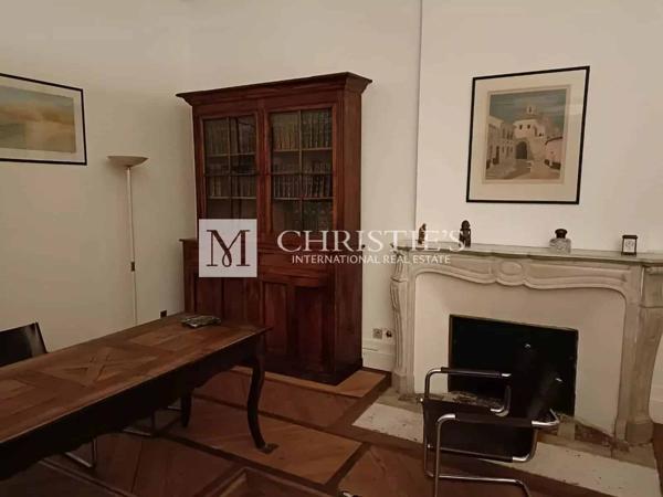 Elégant hôtel particulier en centre-ville avec bureaux