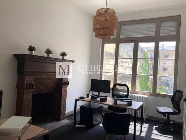 Elégant hôtel particulier en centre-ville avec bureaux