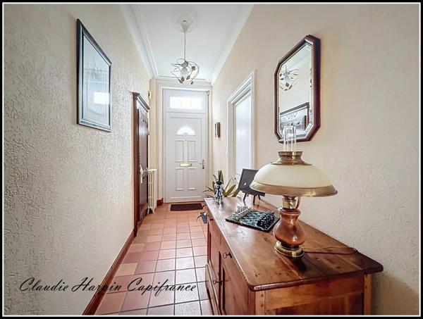 A VENDRE Maison de Ville PARTHENAY (79) 6 pièces : Environ 158 m² hab, 4 ch, 2 salles de bains/d'eau, 3 wc terrain clos, garages