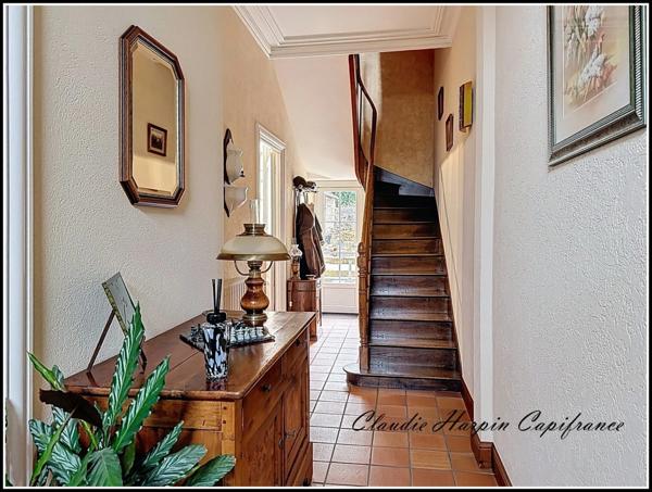 A VENDRE Maison de Ville PARTHENAY (79) 6 pièces : Environ 158 m² hab, 4 ch, 2 salles de bains/d'eau, 3 wc terrain clos, garages