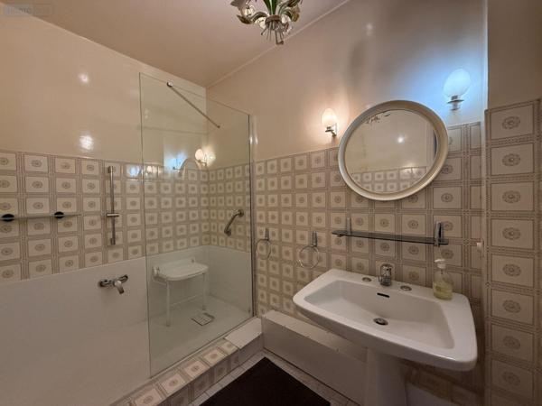 Appartement à rénover à vendre à Marseille 8e Arrondissement dans les Bouches-du-Rhône (13008), ref : 10521/38   
Carré d'Or