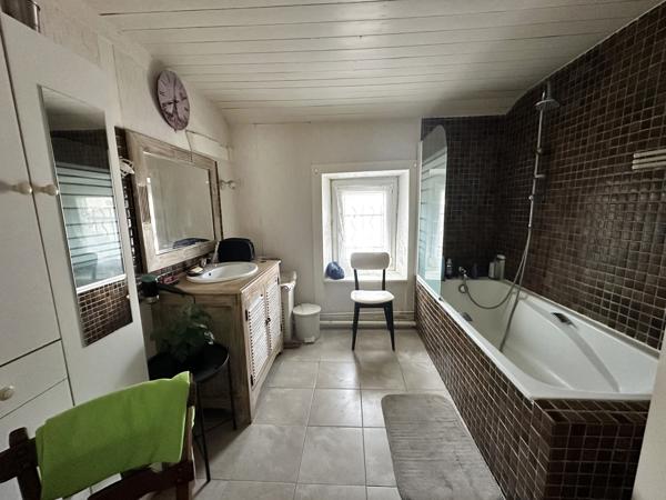 Maison
                                                                                                                                                                                                                                                                                                                        5 pièce(s)                                                                                                                                                                                                          3 chambre(s)                                                                                                                                                                                                          106.74  m²