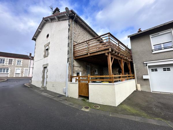 Maison
                                                                                                                                                                                                                                                                                                                        5 pièce(s)                                                                                                                                                                                                          3 chambre(s)                                                                                                                                                                                                          106.74  m²