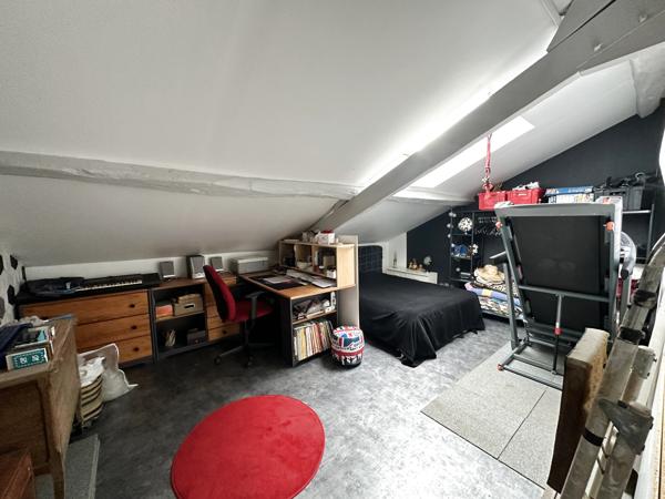 Maison
                                                                                                                                                                                                                                                                                                                        5 pièce(s)                                                                                                                                                                                                          3 chambre(s)                                                                                                                                                                                                          106.74  m²