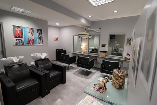 SALON DE COIFFURE A VENDRE A ROCHEFORT (17)