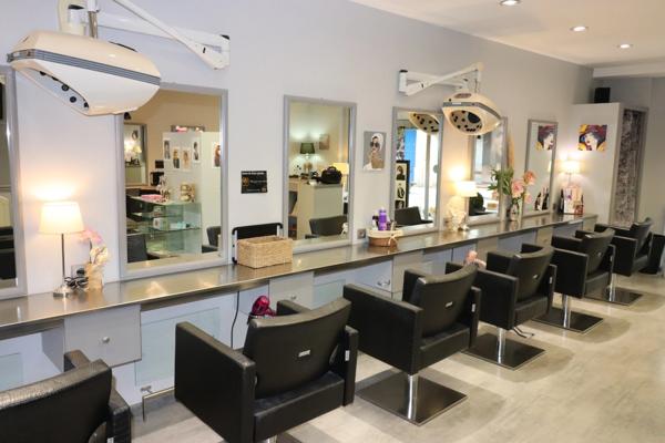 SALON DE COIFFURE A VENDRE A ROCHEFORT (17)