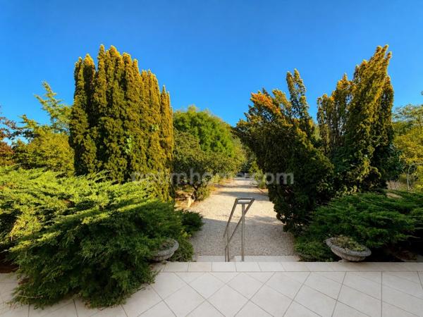 Propriété familiale 5 pièces au cœur d'un véritable parc de 2 158 m² - LA ROCHELLE (17)