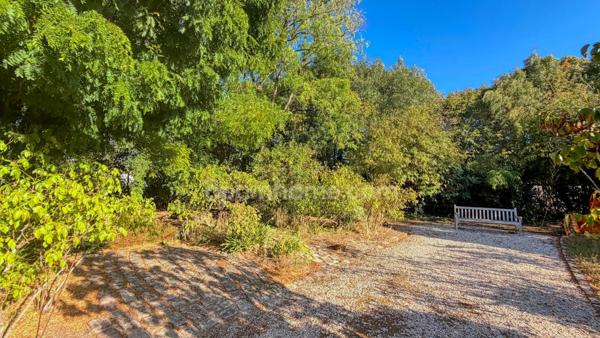 Propriété familiale 5 pièces au cœur d'un véritable parc de 2 158 m² - LA ROCHELLE (17)