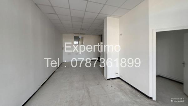 Quincy-sous-Sénart (91480) À louer local commercial de 160 m² Centre commercial Val d'Yerres 2