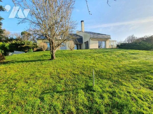 À vendre maison d'Architecte exceptionnelle d'environ 380 m² habitables, dans un cadre privilég...