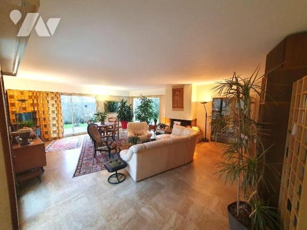 À vendre maison d'Architecte exceptionnelle d'environ 380 m² habitables, dans un cadre privilég...