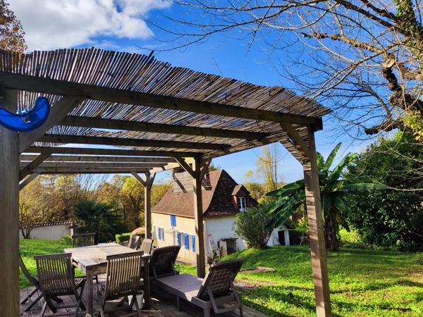 Belle maison du XIXe siècle proche du centre ville avec jardin et garage