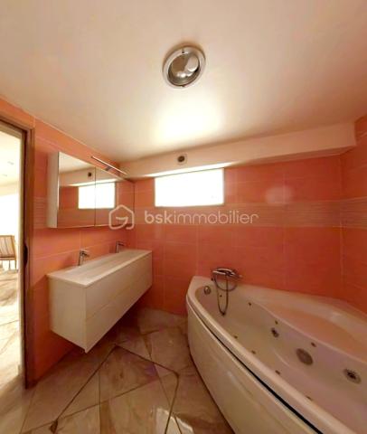 Immeuble commercial de 346 m²