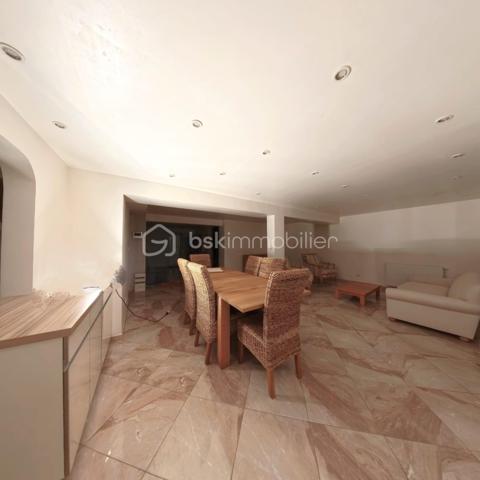 Immeuble commercial de 346 m²