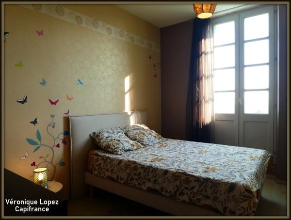 EXCLUSIVITE. AGEN proche du centre, belle demeure en pierres 7 pièces, véranda, piscine, pigeonnier, grand garage sur terrain de 3 951,00 m²