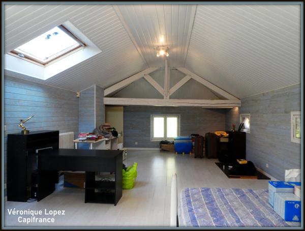 EXCLUSIVITE. AGEN proche du centre, belle demeure en pierres 7 pièces, véranda, piscine, pigeonnier, grand garage sur terrain de 3 951,00 m²